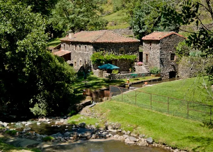 Le Moulin Oda ve Kahvaltı Saint-Arcons-d'Allier